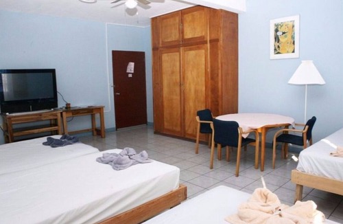 Managua Bed & Breakfast | ROOM 3-C - 3 SINGLE BEDS