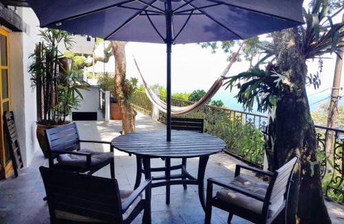 Vidigal Apartment | room with a view of the ocean