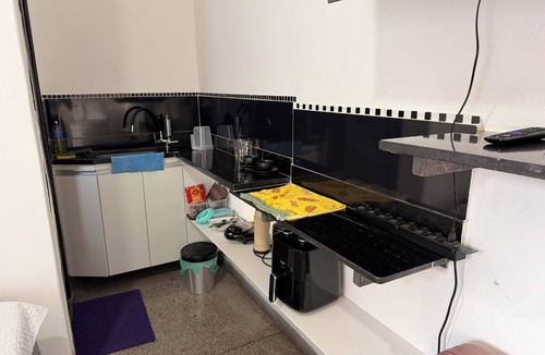 Camargos Apartment | Room with private bathroom near the MRV Arena.
