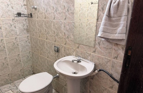 Camargos Apartment | Room with private bathroom near the MRV Arena.