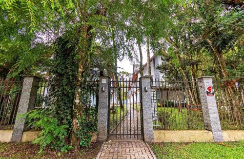 Vila Suzana House | Rosa Casa Geminada Vilaró