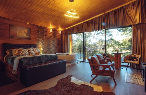 Santo Antonio do Pinhal Ski Chalet | Ruby Chalet | Nature, charm and tranquility - hot tub/fireplace | nature view