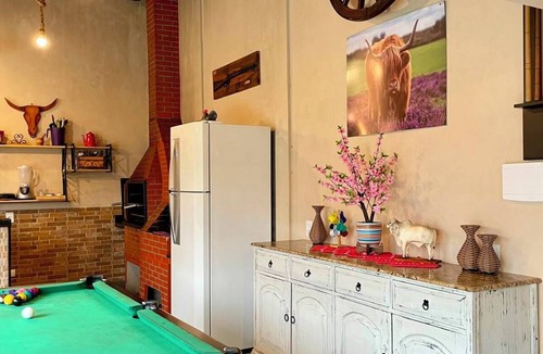 Morumbi House | Rustic house with pool.