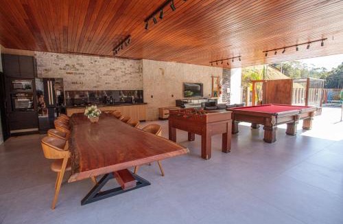 Vitor Hugo House | Sítio Cinco Folhas, recanto com vista pra montanha