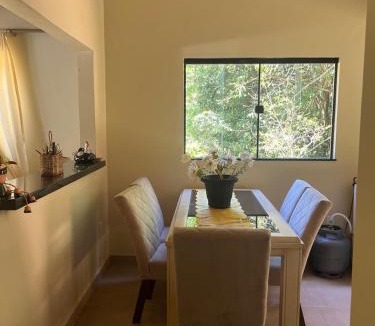 Rio Bonito Ski Chalet | Sítio com rio e muito verde!