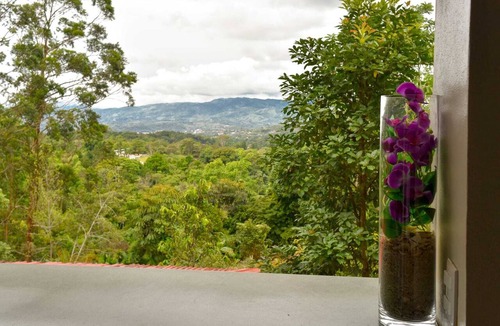 San Isidro de El General House | SauGaLe - Near Chirripó, King Bed, Pool & Hot Tub