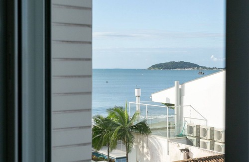 Cachoeira do Bom Jesus Apartment | SEA FRONT | Balcony with Barbecue grill #CHA06