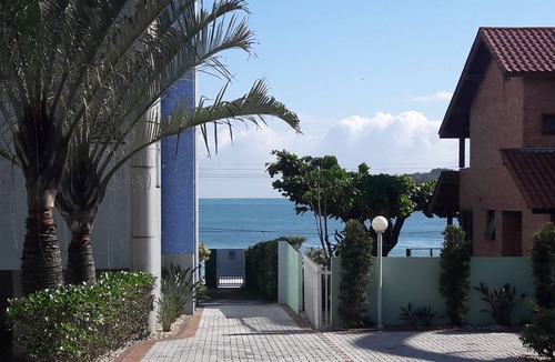 Centro Apartment | Sea Front in Bombinhas - High standard apartment with 3 suites with air conditioning.