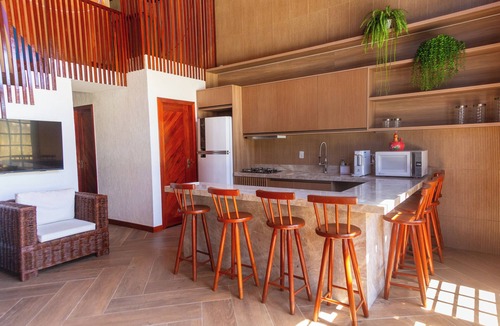 Caponga Ski Chalet | Seaside Retreat w4 Bedrooms and Pool