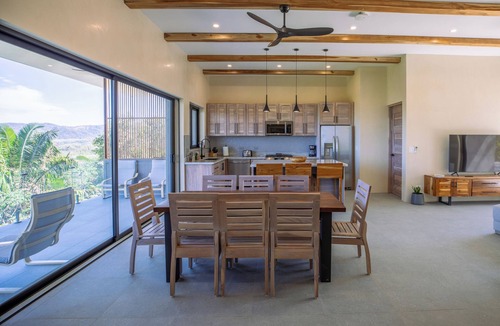 Barco Quebrado House | Secluded Luxury Casita w/view & shared pool