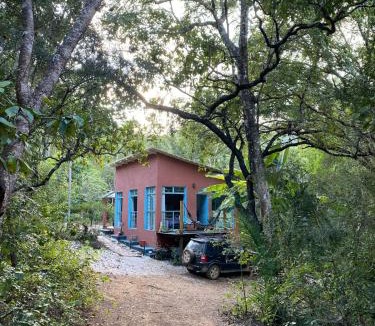 Colinas do Sul House | Sitio Cocoroca - casa com banheira, vista para a mata e acesso ao rio