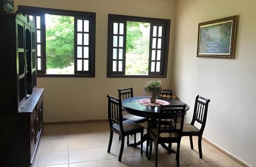 Jaboticatubas House | Sitio com Piscina AQUECIDa e 5 quartos c/suíte!