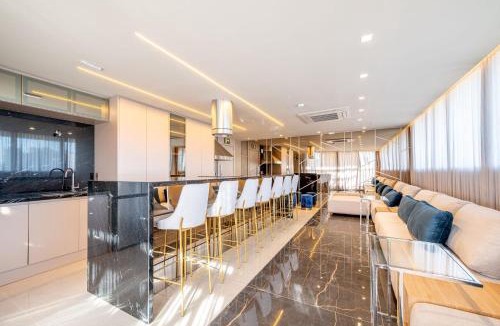 Rio Branco House | Skyline Parque Moinhos by LikeHome
