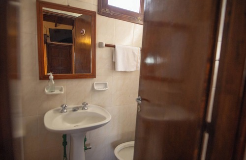 Villa Gesell Hotel | Small double room with private bathroom in Hosería Las Grullas
