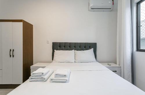 Lagoa da Conceicao Apartment | Smart TV | 300m from Lagoa | 600mb Wi-Fi #LA13M