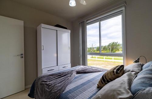 Palhoca House | Sobrado 3 com duas suítes, sacada e vista para o mar