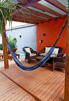 Muquem House | Sobrado com 3 Suítes, Piscina, Sala de Jogos, Garagem para 4 Carros