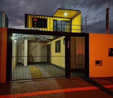 Bosque das Araras House | Sobrado Container Amarelo