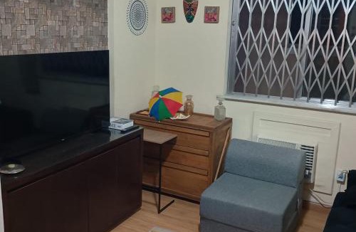 Tijuca Bed & Breakfast | Sofa cama em sala adaptada com Ar condicionado
