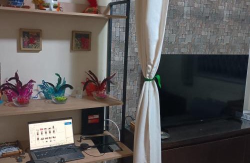 Tijuca Bed & Breakfast | Sofa cama em sala adaptada com Ar condicionado