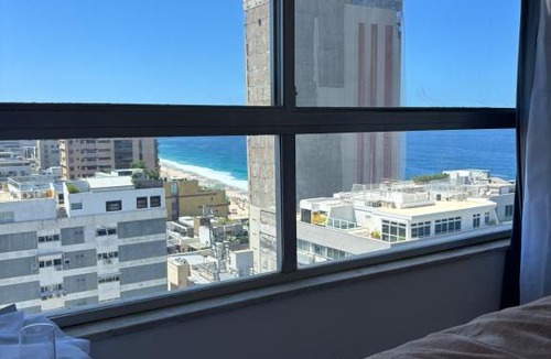 Leblon Apartment | Spacious 4 Bedroom Apartment at Leblon Beach with Sea View