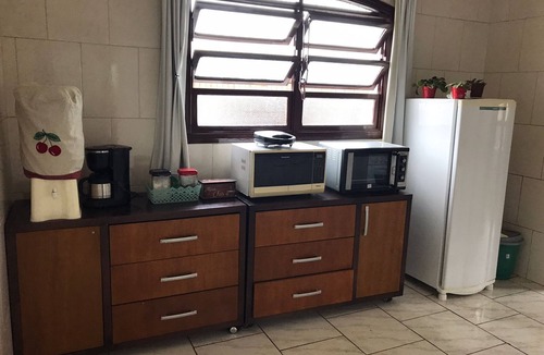 Pomarosa House | Spacious and cozy top floor house in a great location.