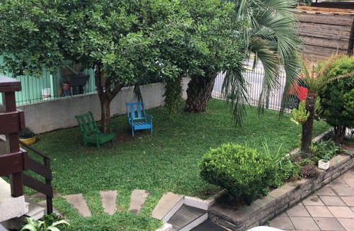 Pomarosa House | Spacious and cozy top floor house in a great location.