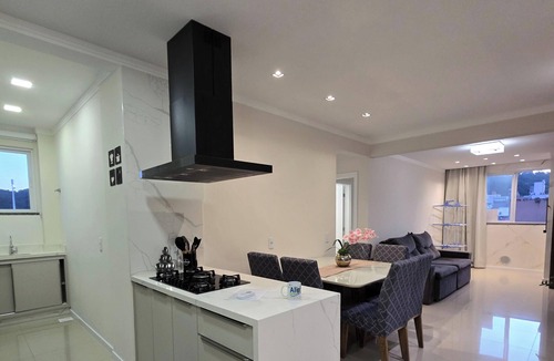 Centro Apartment | Spacious Apartment with Pool in the Center of Bombinhas