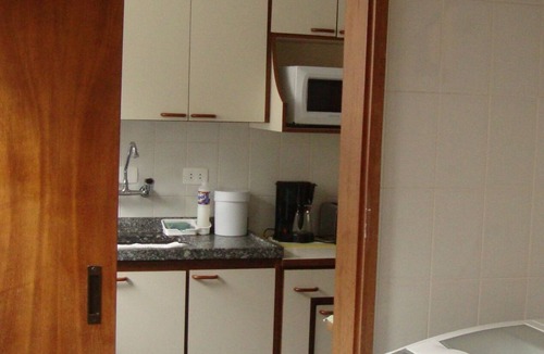 Barra Funda Apartment | Spacious, bright, airy 3-bedroom apartment on Pitangueiras beach