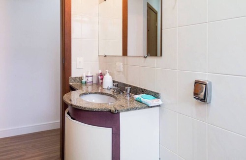Barra Funda Apartment | Spacious, bright, airy 3-bedroom apartment on Pitangueiras beach