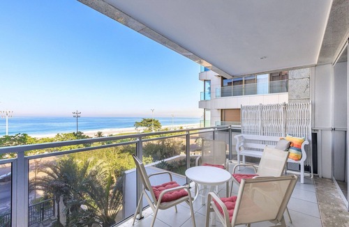 Ipanema Villa | Spacious Beachfront Apartment in Ipanema - Ipa007