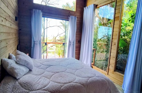 Pedrita House | Spacious house with ocean view in Florianópolis, sleeps up to 12 guests.