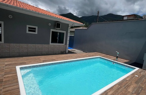 Palhoca House | Spacious house with pool near the beach – Praia de Fora