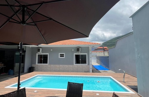 Palhoca House | Spacious house with pool near the beach – Praia de Fora