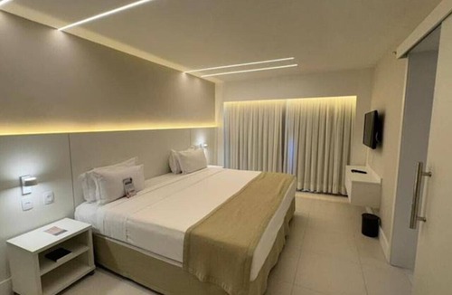 Recreio dos Bandeirantes Hotel | Spacious Ocean-Front Room Ideal for Relaxation | For Large Family or Groups!
