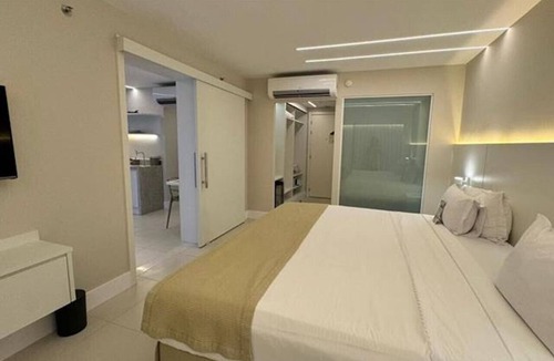 Recreio dos Bandeirantes Hotel | Spacious Ocean-Front Room Ideal for Relaxation | For Large Family or Groups!