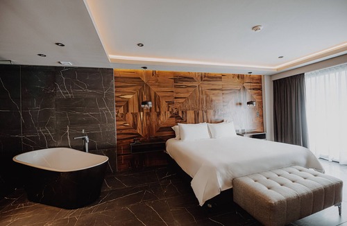 Rio Cuarto Hotel | Spacious Room Ideal for Exploring Nearby Attractions | 2 Pools, Free Breakfast