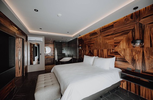 Rio Cuarto Hotel | Spacious Room Ideal for Exploring Nearby Attractions | 2 Pools, Free Breakfast