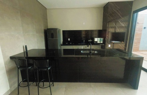 Olimpia House | Spacious with Heated Pool | Sleeps 12 | 3 Suites and Gourmet Area