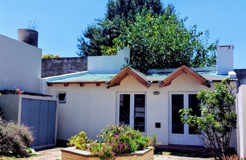 Chascomus House | Splendid house, very bright, 3 bedrooms, 3 bathrooms, kitchen, barbecue. Courtyard