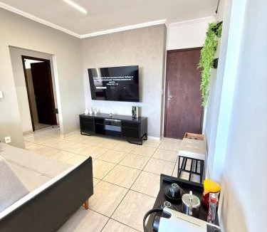 Sao Joao da Boa Vista Apartment | Stúdio Moderno com Garagem