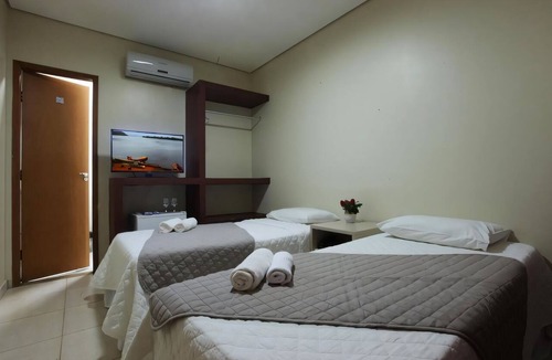Altamira Hotel | Standard Twin Base | Free Parking | Walk to Mercado Municipal & Waterfront Quay