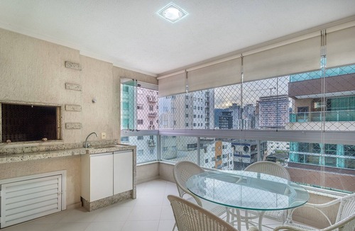 Andorinha Apartment | Stay Steps From the sea in Meia Praia - VIM