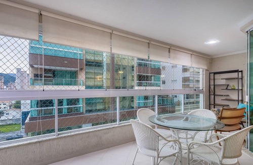 Andorinha Apartment | Stay Steps From the sea in Meia Praia - VIM