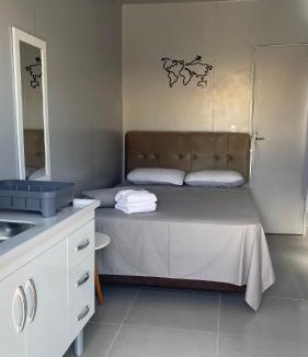 Carianos Hotel | Studio 02 Container Aeroporto