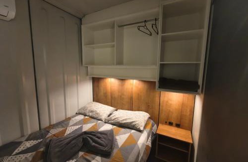 Ahu Apartment | Studio 2 com Estacionamento Ar Condicionado Quente e Frio perto de tudo