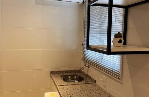 Simoes Lopes Apartment | Studio central completo! Garagem coberta para carros médios Sem elevador
