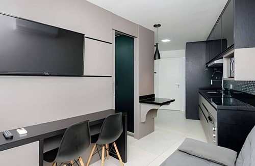 Reboucas Apartment | Studio Central no Prédio 7Th Avenue, com ar e vaga