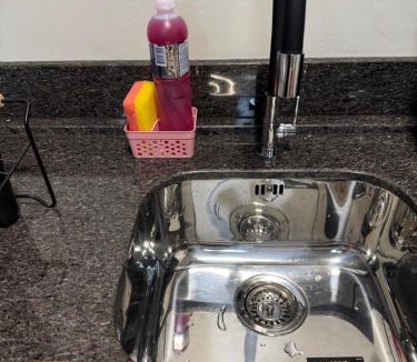 Guarapuava Apartment | Studio com quarto e banheiro em frente ao Parque do Lago Acomoda até 2 pessoas 1 cama
