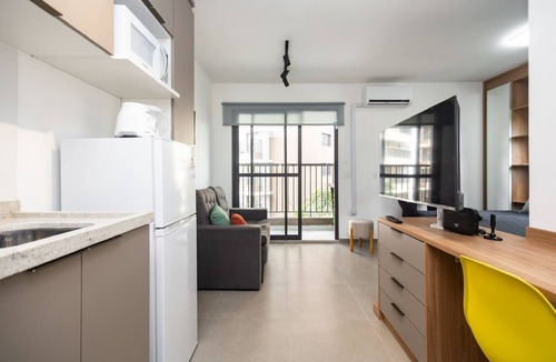 Itaim Bibi Apartment | Studio com Varanda ao Lado da Estação Pinheiros